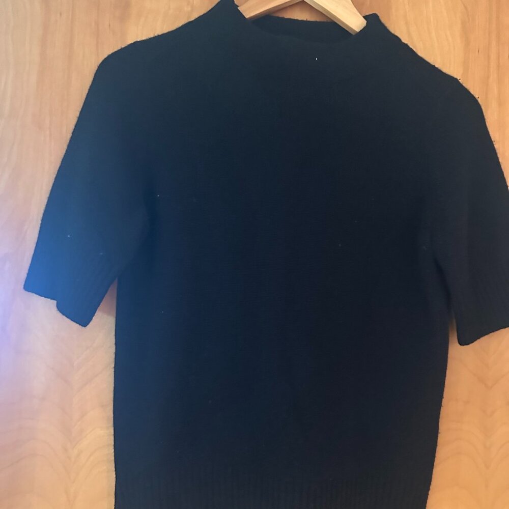 Judith & Charles Black Shortsleeve Sweater